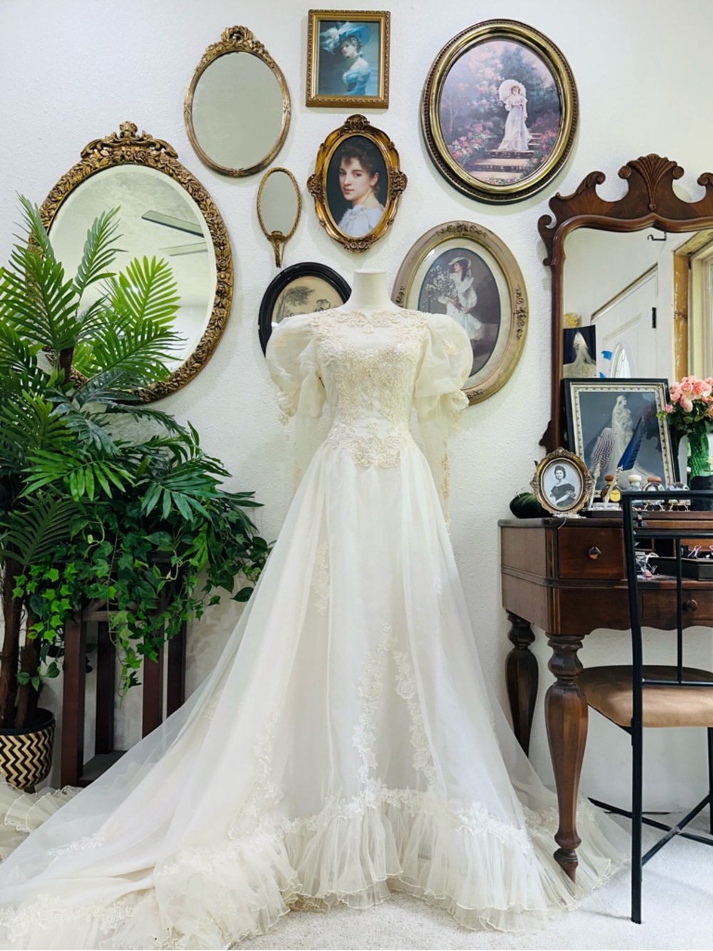 Vintage Ivory Lace Puff Sleeve Wedding Gown